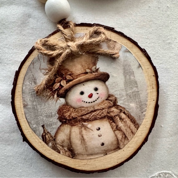 Hand Crafted Snowman set of four wood slab ornaments 3.5” each - Picture 4 of 8